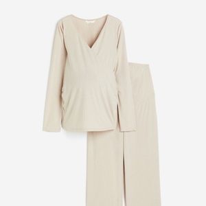 H&M Beige Maternity Outfit